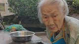 102岁的外婆看到外孙回来，满脸惊喜笑出表情包