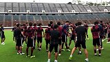 神户胜利船公开训练 伊涅斯塔炫技引全场欢呼