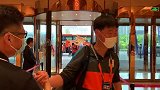 山东鲁能泰山队抵达大连赛区 球员精神抖擞开启新赛季之旅
