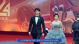 吴磊张子枫甜蜜牵手，两人全场姨母笑停不下来，太像婚礼现场