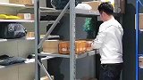 不好意思我记错了，是去年的快递