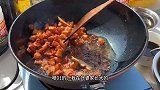 00后美女摆摊做家乡小吃，1天要手工备料5、6个小时才能卖500