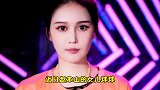 赵本山女儿吃饭姿势太豪放！脚放椅子被批没礼仪