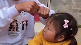 妹妹的表情亮了
