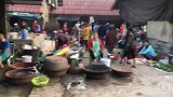 实拍老挝的大型农贸市场，看看老挝女人怎么卖菜