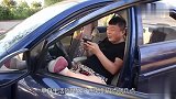 美女路边碰瓷玩套路，要么赔66000，要么去民政局