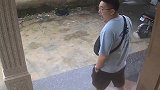 男子刚起来正犯困呢，没想到下一秒直接清醒了