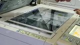 大学生用复印机复印自己，把自己吓到了，你有这样搞笑的同学吗？