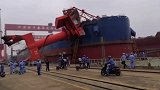 江苏一造船厂起重机发生倾倒 砸中巨轮致船上工人一死一伤
