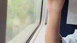 本想把帘子拉下来休息一下，结果我俩就这样拉了半天