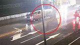 马路不是“争执”的场所！情侣深夜马路中央吵架，女孩被撞身亡