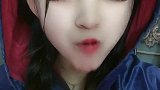 颜值雨衣妹吃草莓味爆冰