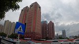 这里被称为深圳四大邪地之一，大楼的颜色和房顶构造挺有讲究