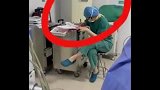 永远不要小瞧，站在手术室角落的那个人，没有女人会不懂