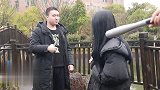 蠢萌劫匪打劫美女，打劫不成反被打