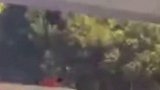 近日，湖北武汉，一货车司机救悬挂天桥醉酒男子，确认无碍后悄然离开 传递正能量