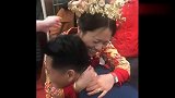 新郎是真虎，眼前一幕心疼新娘，新娘的嘴唇可倒霉了！