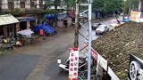 燃！街头上演“警匪大片” 民警力擒连续持刀抢劫犯