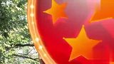 国外恶搞帮妹子看管行李袋，行李袋却动起来，太搞笑了啊