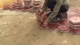 一口生锈的平底锅，农村小伙把它加工一番，装上灯泡能当电灯用