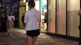逛街偶遇到一位小姐姐，看着她还有点眼熟，你们知道她是谁吗
