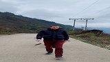 大型农村走秀节目，正在开始感觉外国朋友被我们带偏了