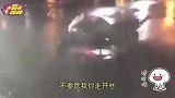 爆笑：别再碰我爸爸，让他好好睡觉