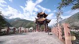 张加丽C位出道，念到评委杨迪的英文名字，杨迪笑趴到桌上，真逗