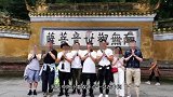 陈小春连续3天寺庙祈福，皮肤黝黑身体暴瘦，二胎后尽显憔悴