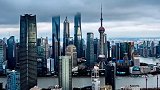 千万豪宅江景房住着白领影星总裁 待拆迁的老房子住着沪漂的人 每个人都为了不同的目标努力着 上海 航拍