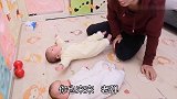 为让双胞胎学会翻身，宝妈用尽各种方法吸引，最终翻身会成功吗