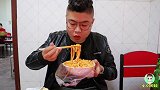 30年老店的红油米皮，7块钱一碗，吃着超级香啊