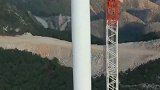 航拍在吕梁山上，安装的百米风力发电装置，为最美建设者点赞加油