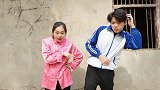 嫂子问弟弟：什么东西坐下打开，站起来合上？答案笑翻了