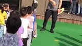 幼儿园拥有一个猛男幼师是什么样的体验