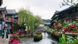 就在这一瞬间，你会发现丽江的美都在你身边。