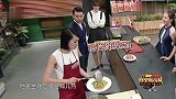 朱丹下厨做炒饭，名厨直呼太奢侈，腊肠海鲜齐上阵！