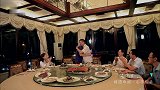 味道中国：父亲过生日，儿子准备了蛋糕和烤乳猪，为父亲庆生！