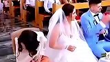 最佳伴娘！伴娘太会来事了，给自己披上披肩还默默给新娘扇扇子