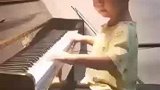 4岁孤独症男孩的绝对音感，盲弹曲子准确率很高