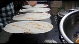 印度街头重口味小吃，煎饼糊得比纸还要薄，这手艺让人不得不服！