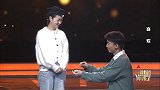 前男友拿戒指求婚，女孩尺寸不合适咋办小伙回答逗乐全场