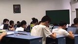 暑假清华大学自习室，一人一台电脑，学霸的世界真是常人无法想象