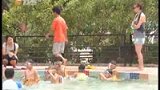 广州少年宫泳池现“咸猪手” 男子猥亵4名女童-8月3日