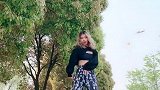 黛西老师大马路上蹦迪简直不要太嗨吖
