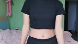 中专就辍学的邻家女孩，长成了别人眼中叛逆的样子