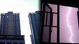 长沙凌晨电闪雷鸣 闪电划过夜空亮如白昼