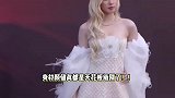宋雨琦金发公主裙“真人芭比”，红毯上转圈灵动俏皮，美貌杀疯