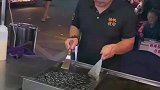 如今黑心商家有多少，用石头直接炒菜