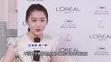 关晓彤深夜晒自拍，谁注意到酒店玻璃上的端倪，网友：别藏了